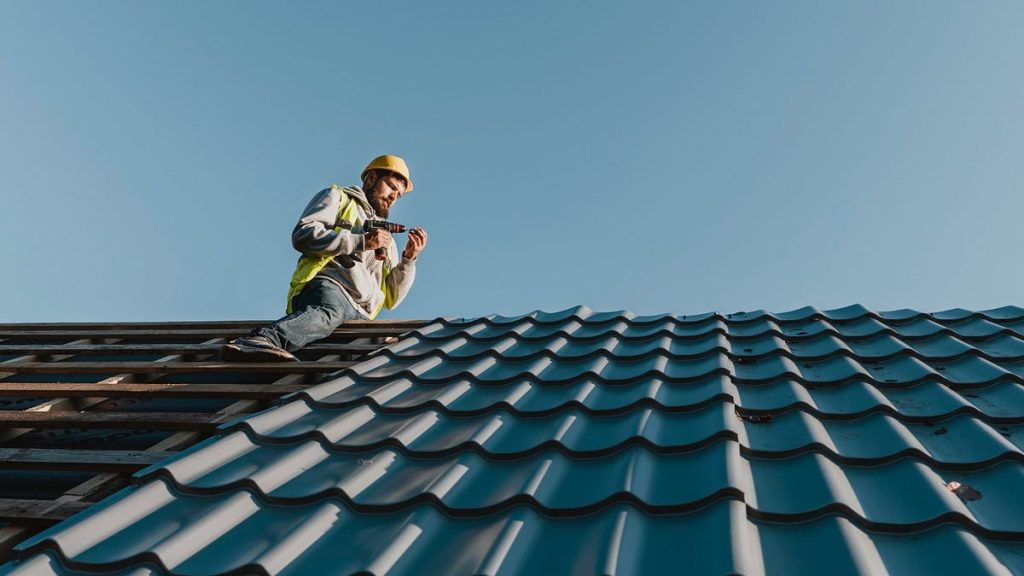 The Pros and Cons of DIY Roof Repair in Queens, NY
